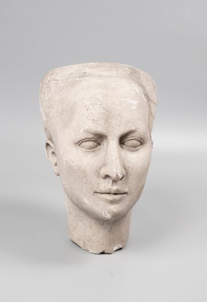 Modernist school.

Head of a man.

Plaster.

H....
