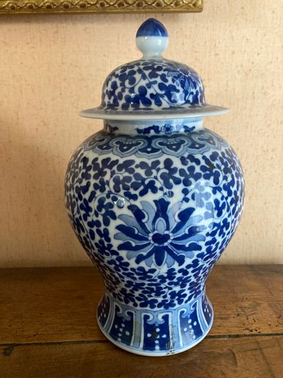 CHINA, 20th century

Set of four enameled...