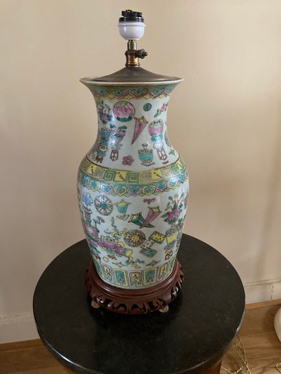 CHINA, circa 1900

Enameled porcelain lamp...