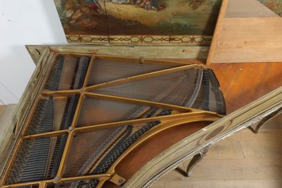 KRIEGELSTEIN

Grand piano in the form of...