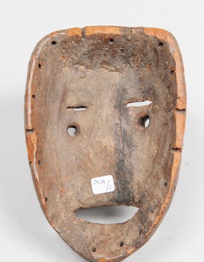 CONGO.

Pende mask.

Wood and raffia.

It...