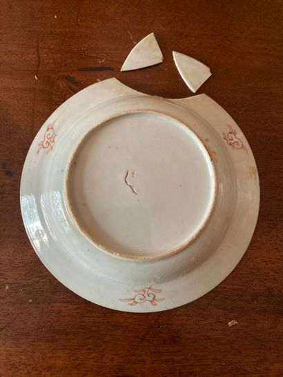 CHINA

Set of two poly-lobed bowls and an...