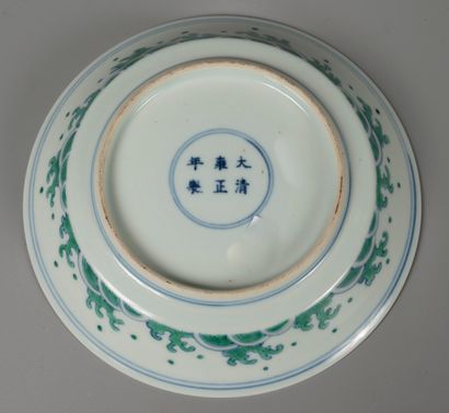 19098

CHINA

Enameled porcelain bowl decorated...
