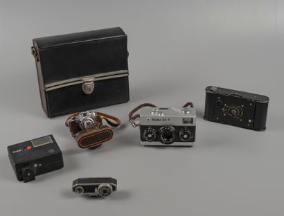 Set of cameras and flashes including ROLLEIL...