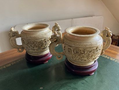 CHINA, 19th century

Pair of ivory cups

H...