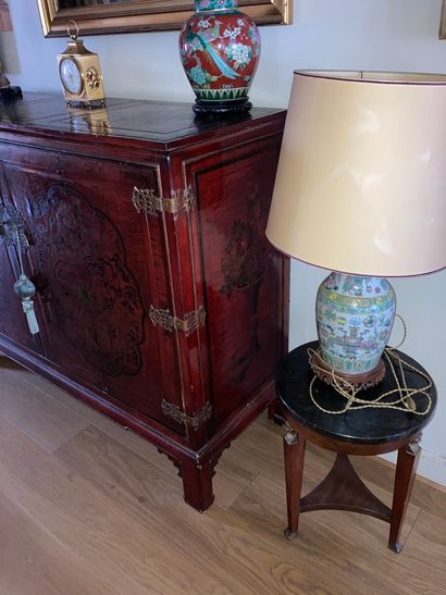 China, 20th century

Lacquered wood sideboard...