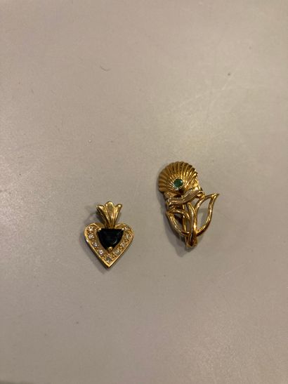 Gold lot including a shell brooch and a heart...