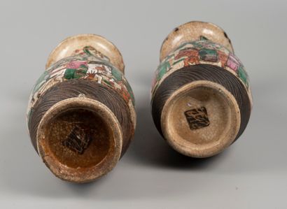 Pair of Nanking vases.

China.

Height: 25...