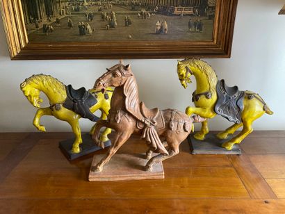 CHINA

Three horses in enamelled clay

H...