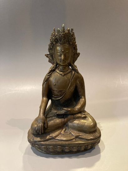NEPAL Seated Buddha in bronze