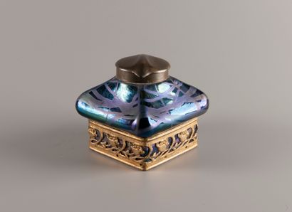 Manufacture LOETZ

Inkwell in veined and...