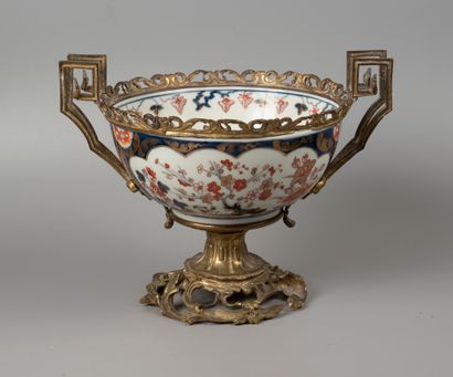 Imari porcelain cup, mounted in bronze.

Late...