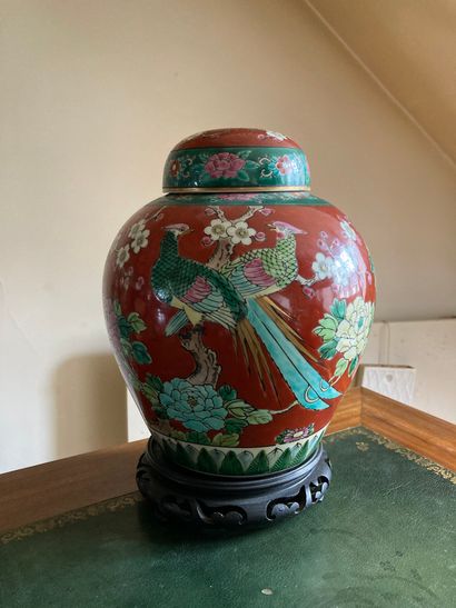 CHINA

Porcelain set including a ginger pot...
