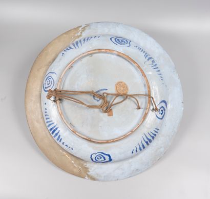NEVERS.

A large dish with asian decoration.

19th...