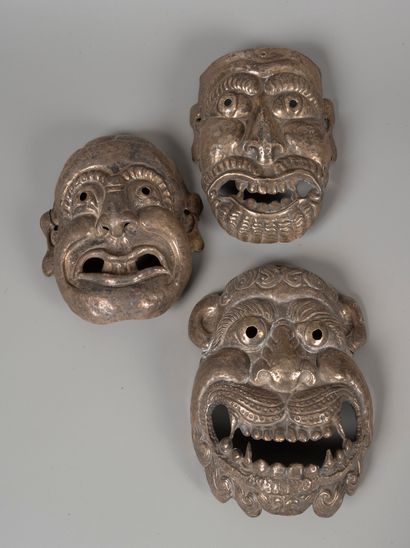20992

BOLIVIA

Three silver funerary masks

H:...