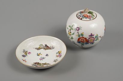 MEISSEN

Covered pot with kakiemon decoration.

H...