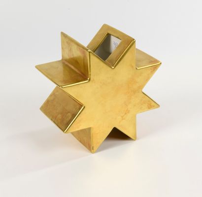 ETTORE SOTTSASS (1917-2007)

Vase Hsing,...