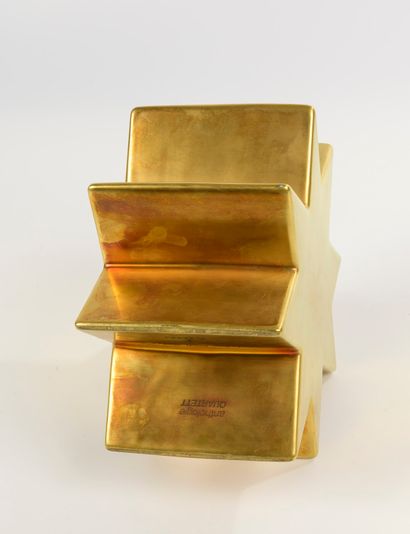 ETTORE SOTTSASS (1917-2007)

Vase Hsing,...