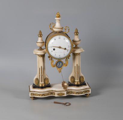 Portico clock in white marble, chased and...