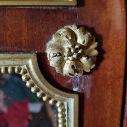 Wooden veneer showcase

Transition style
