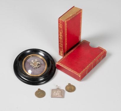 Lot composed of an almanac of the Court,...