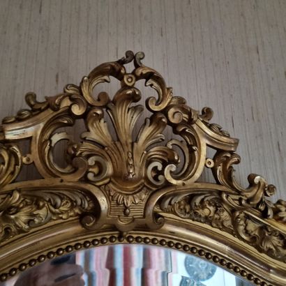 Trumeau with gilded wood pediment. Louis...