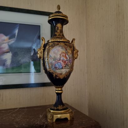 Pair of porcelain vases

Mounted gilded ...