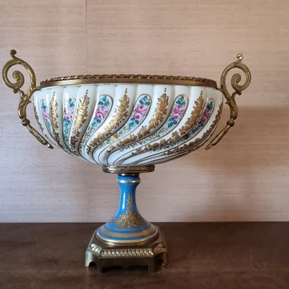 Cup mounted on a pedestal, metal and por...