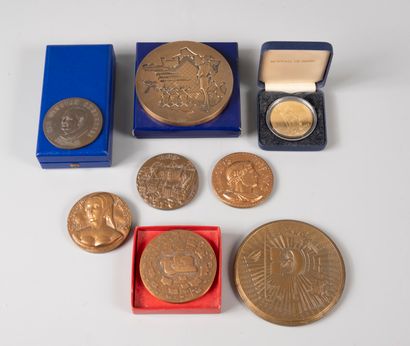 8 médailles en bronze MONNAIE DE PARIS :...