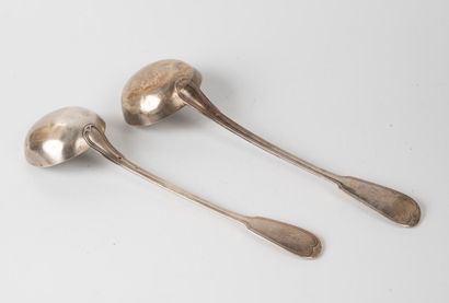 Deux louches en argent modèle uniplat