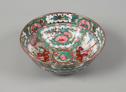CANTON, late 19th century - early 20th century

Enameled...