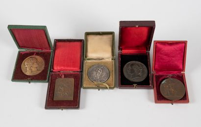 Lot de médailles en bronze