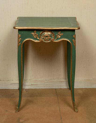 Painted wood table in the Louis XV style

H...