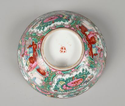 CANTON, late 19th century - early 20th century

Enameled...