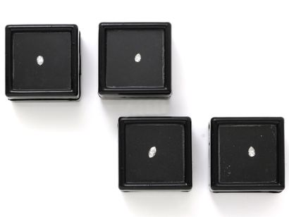 Lot de 4 diamants taille poire et navette...