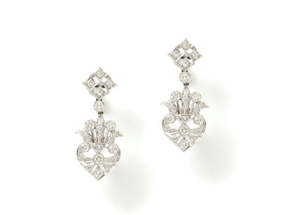 Paire de pendants d'oreilles en or gris 750...
