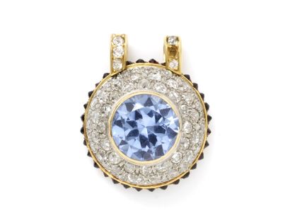 Pendentif en or 750 et platine 850 orné d'une...