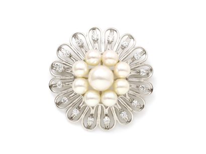 Broche fleur en or gris 750 millièmes, stylisant...