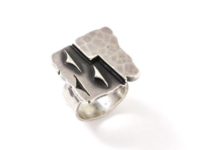 JEAN DESPRÉS (1889-1980)
Bague en argent...