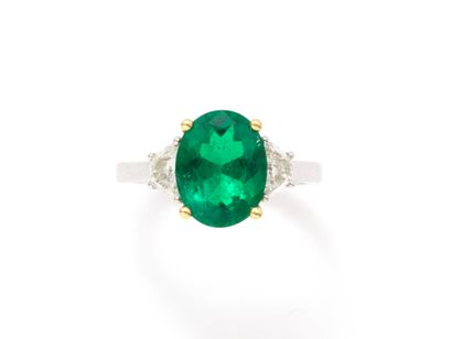 Bague 2 tons d'or 750 millièmes, ornée d'une...
