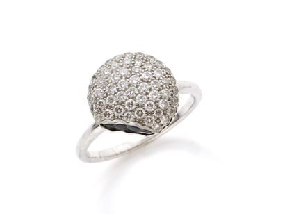 BOUCHERON ''MACARON''
Bague en or gris 750...