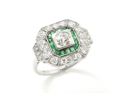 Bague en platine 850 millièmes, son plateau...