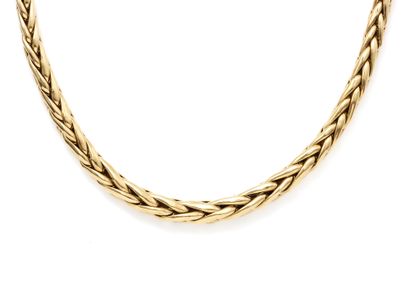 Collier en or 750 millièmes à décor de maille...
