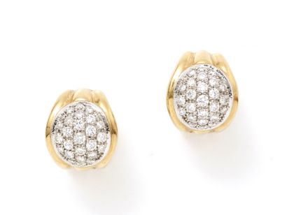 Paire de clips d'oreilles en or 750 millièmes...