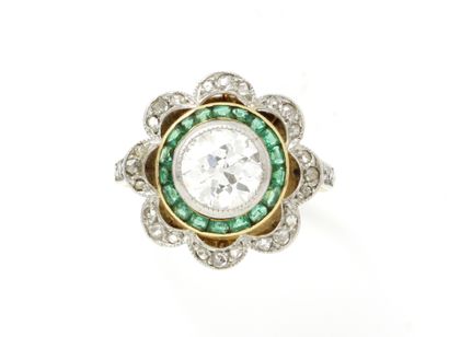 Délicate bague en or 750 et platine 850 millièmes,...