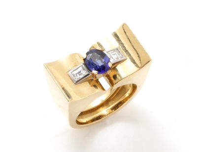 Bague chevalière en or 750 et platine 850...