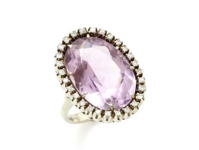 Bague en or gris 585 millièmes, ornée d'une...