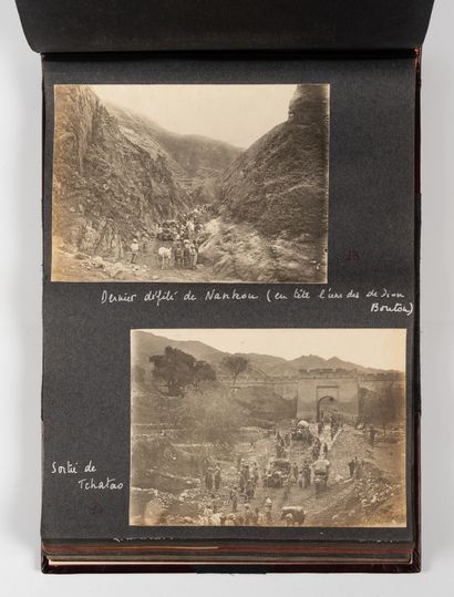 RAID PÉKIN-PARIS.
Raid Pékin-Paris en automobile.
Album...