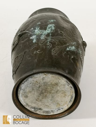 JAPAN, early 20th century
Bronze jardinière...