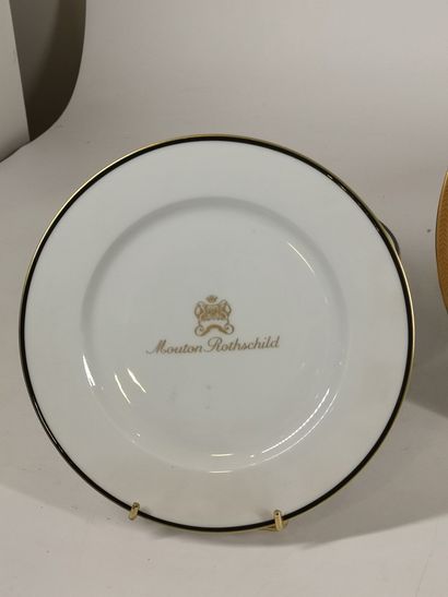 MOUTON ROTHSCHILD
Gold filet porcelain dinner...